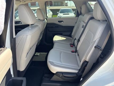 2024 Nissan Pathfinder SL
