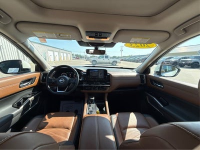 2023 Nissan Pathfinder Platinum